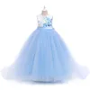 Schöne blaue lila geschwollene Tüll Kinder Formale Kleider Kleider Blumenmädchenkleider mit Handgemachte Blumen Backless Arabisch Mädchen Pageant Kleid