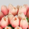 28 PCS Tulip Flores Artificiales Flor Látex Tulipany Beauty para sempre casamento luxo casa decoração decorações de outono valentine presente y200104