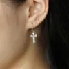 Transgems Boucles d'oreilles en forme de croix en or blanc 14 carats pour femmes 3 mm GH Couleur Boucles d'oreilles pendantes en or Y200620