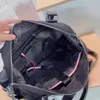 ClassicsHoulder Bag Högkvalitativ designer One Handväska Vattentät Tyg Väska för män och kvinnor