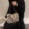 شتاء جديد دافئ أكياس الكتف الفخمة أنثى مصممة فاخرة رقيقة فو فرو أكياس crossbody للنساء سلسلة حقائب اليد والمحافظ 807 H249K