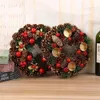 Prydnad Julstearinhållare Pine Cone Berries Woodland Xmas Decor Table Centerpiece Julkrans med 4 ljushållare Y200109