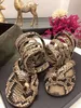 Ny Snake Warp Flip Flops Leather Flat Sandals Kvinnor Ankelband Mules Flat Skor Sommardesigner Slides Ladies Skor