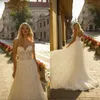 2021 Nya bröllopsklänningar Sexiga Sweetheart Lace Appliques Brudklänningar Skräddarsydda Lace-Up Back Sweep Train Designer A-Line Bröllopsklänning