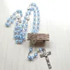 男性女性のためのカトリックジュエリークロスペンダントロザリックネックレス長い青いアクリルのネックレス