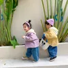 Outono estilo coreano moda meninas fina acolchoado cor sólido jaquetas crianças meninos meninos grandes bolsos soltos outwears lj201125