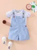 Gestreifter Baby-T-Shirt-Body mit Straps-Shorts SIE