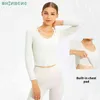 Shinbene 2 in 1 in 1 Dahili Sütyen Kırpılmış Fitness Spor Gömlek Kadınlar Slim Fit Çıplak Koruyun Spor Salonu Egzersiz Uzun Kollu Kırpma Üstleri XS-XL H1221