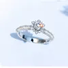 Klassische weibliche Blumenlabor-Diamantring 925 Sterling Silber Engagement Ehering-Ringe für Frauen