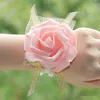 チームの花嫁の人工ローズの手首の花の花嫁介添人の手花の花の結婚式の贈り物のためのブライダルパーティーの恩恵