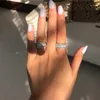 Bröllopsringar smyckeband för kvinnliga gåvor Silverfärg CZ CLASSY ENGRAGITY Luxury Ring1