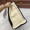 Teddy ONTHEGO MM Tote Bag Fourrure On the Go Shearling Fleece Giant Monograms pattern Womens Designer Luxurys Hiver Laine Sac à main