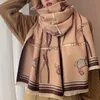 Luksusowy koń druk Szalik Kobiety Cashmere Winter Ciepłe Szaliki Marka Pashmina Szale damy Okłady Bufanda Gruba Bandana LJ201221