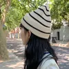 Unisex Kış nervürlü Örme Beanie Hat Stripes Mektupları Öğrenci Kafatası Cap Etiket