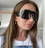 Óculos de sol homens para mulheres mais recentes vendas de moda de sol copos de sol mensagens Gafas de Sol Lente UV400 de vidro de alta qualidade com correspondência aleatória 2220