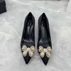 2022 robe chaussures femmes mode cristal nœud papillon Chaussure Femme Top qualité soie Zapatos Mujer talons hauts fête de mariage Bombas