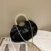 borsa nera con manico superiore