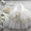 Robes de baptême mignonnes pour bébés filles avec bandeau en dentelle appliquée perles col bijou longue robe de baptême en tulle robes de première communication