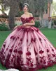 2022 Cenerentola 3D Fiori Abiti Quinceanera Al largo della spalla Perle Applique floreale Abito da ballo lungo treno Prom Sweet 16 Abito Tulle Laurea