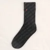 vlone Chaussettes pour hommes en gros couple Couple Lettre de la mode Skateboard en coton respirant 2Color aléatoire