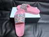 Diseñadores para hombre Diapositivas Zapatillas para mujer Moda Lujos Floral Slipper Cuero Pisos de goma Sandalias Zapatos de playa de verano Mocasines Gear Bottoms 598