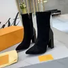 Z pudełkiem Hot Style 20ss Sukienka Buty Damskie Skórzane Sandały Star Trail Designer Lady Kostka Pasek Szpilki Klamra List Wydrukowano Chunky Heel Bieżnik Gumowa Podeszwa Sandał