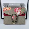 Designer Messenger Bags Classic Satchel Koppling Kors Kropp för Kvinnor Sliver Kedja Axelväskor Flap Handväska Lady Envelope Hästsko Buckle Purse Blommönster