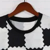 Летние новые приливы случайные футболки мужские круглые шеи с коротким рукавом одежда мужская черная и красная клетчатая клетчатка для печатных модных тройников размером м - 2xL