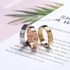 클래식 럭셔리 러브 밴드 반지 패션 여성 결혼 반지 고품질 316L 스테인레스 스틸 디자이너 쥬얼리