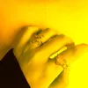 Кластерные кольца Серебро Цвет Модный Кристалл Камень Двухпользовательское Открытие Сердца Двугобьев Регулируемое кольцо Для Женщин Дизайн Нерегулярные Ювелирные Изделия