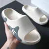 Z zewnątrz kapcie Summer Runway Buty Eva Outdoor Men Para Slajdy miękkie grube podeszwa bez poślizgu sandały plażowe w kąpieli wewnętrznej 211229