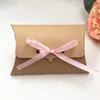 24 teile/los Kraftpapier 12,5*8*2,5 cm Kissen Geschenkbox Hochzeit Gastgeschenke Geschenk Süßigkeitskästen Mit Pin jllvQp