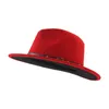 Unisex platte rand wolvilt Fedora hoeden met riem rood zwart patchwork jazz formele hoed panama cap trilby chapeau voor mannen dames218w