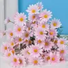 Simulazione piccola margherita 5 fiori di testa Crisantemo olandese camomilla mano che tiene matrimonio decorazione domestica fiore falso