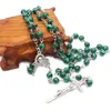 Regalo cattolico alla moda da donna con ciondolo a croce in malachite, rosario, collana di perline regili