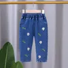 Childrens Jeans Autumn Fashion Boys Girls Soft Denim Trousers Teenager Casual Strawberry Flower Printing Pants Kids Clothing 20220226 H1