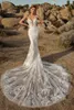 2021 Abiti da sposa moderni Cinghie senza spalline Applicazioni in pizzo Abiti da sposa a sirena Abito da sposa sexy con strascico senza schienale su misura