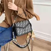 50% de réduction sur le code de coupon Sac de haute qualité pour femmes nouvelle mode polyvalente One Shoulder Messenger Bag rétro Hong Kong Style chaîne à large bande petit carré