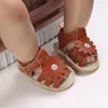 2022 Spädbarnsskor Toddler Babyflicka Skor Sommarlägenheter Sandal Blomma Mjuk Gummi Sole Anti-Slip Crib Skor Första Walker