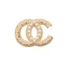 Classique Marque De Luxe Desinger Perle Broche Célèbre Femmes Strass Double Lettres Broches Costume Pin Mode Bijoux Vêtements Décoration Haute Qualité Accessoires