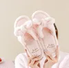 Winter vrouwelijke pluizige slipper winter warm platform schoenen heren harige dia's topkwaliteit strand flats vrouwen fuzzy sandalen drop shipping