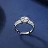 Neue kreative S925 Silber-überzogene Platin-überzogene Simulation Moissanite Einfache Mode Weibliche Engagement Hochzeit Diamant Ring Geschenk