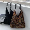 HBP Smooza Lady Hand Bag Chain Corduroy Leopard axelväskor för kvinnor 2020 Nya moderesehandväskor Kvinnliga eleganta avslappnade väskor273z