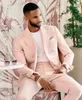 Bellissimi abiti da uomo rosa chiaro Smoking da sposa Risvolto con visiera Slim Fit Costume Homme Sposo Abito formale Terno Masculino Prom Sposo Custom Made 2 pezzi Blazer