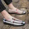 Nuovo abito da uomo Scarpe da uomo Stripe Patchwork Scarpe in pelle Spazza