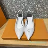 Sandalias de tacón medio para mujer, 4 cm, letras de moda, tacones altos cosidos de cuero, zapatos puntiagudos sexys de verano, exhibición de lujo, zapatos de boda para fiesta, entrega