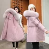 2022 여자 다운 겨울 자켓 따뜻한 모피 칼라 두꺼운 외투 패션 패션 긴 후드가있는 파카스 여자 재킷 의류 여성 스노우웨어 코트