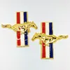 1 par 3d ouro cromado metal mustang corrida cavalo fender emblema lateral decalque tronco traseiro emblema decoração adesivo carstyling3920979