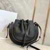 Bolsa de OVNI Horseshoe para a primavera Summer esta temporada Fine Piece Circle Saco, o corpo é feito de dois tipos de bolsas de couro