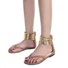 Nya platthälsade sandaler guld läder kvinna skor metall spänne partier ockupation sexiga sandaler flip flops randig med låda